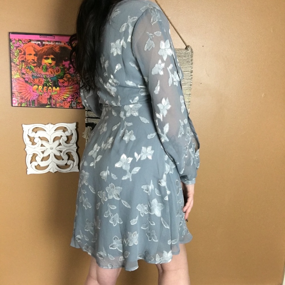 ASTR / Blue Floral Wrap Dress - Picture 4 of 7